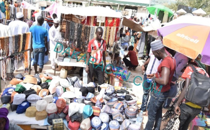Médina Baye : l'esplanade de la mosquée se transforme en foire le temps du Gamou (Images) Médina Baye : l'esplanade de la mosquée se transforme en foire le temps du Gamou (Images)