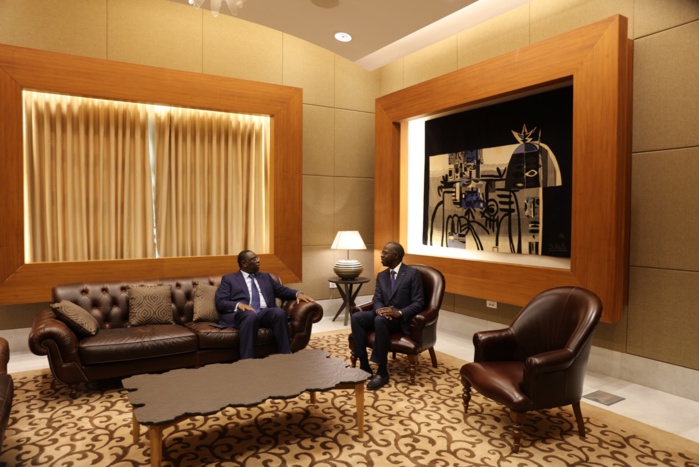 Le Président de la République Macky Sall dans le nouveau d'honneur de l'AIBD avant son départ pour Tokyo Le Président de la République Macky Sall dans le nouveau d'honneur de l'AIBD avant son départ pour Tokyo