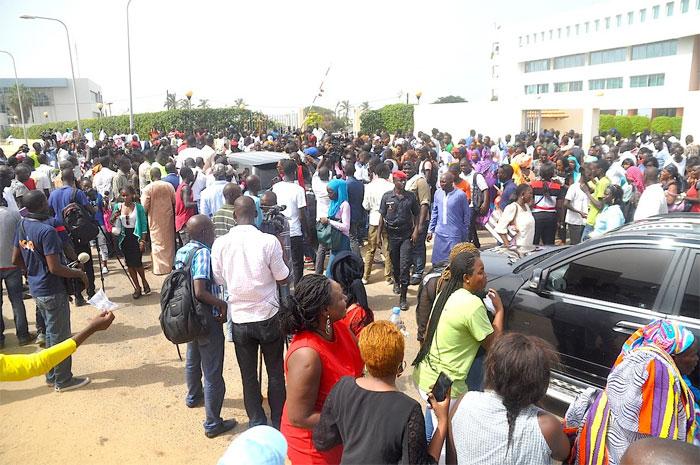 Procès du Maire de Dakar : Une foule au Tribunal de Dakar en soutien à Khalifa Sall