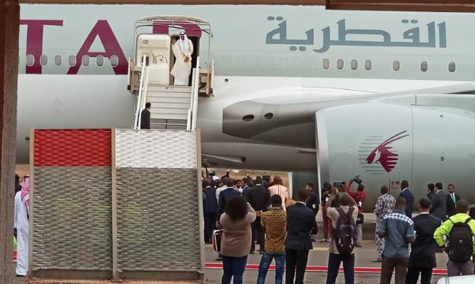 L’émir du Qatar manque-t-il de respect à l’Afrique ? / Visite-éclair à Dakar, des escales d’une heure à Bamako et Ouaga