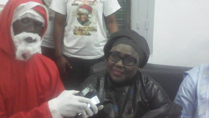 Noël 2017 : Adji Mergane Kanouté offre 250 cadeaux aux enfants malades et démunis de Kaolack Noël 2017 : Adji Mergane Kanouté offre 250 cadeaux aux enfants malades et démunis de Kaolack
