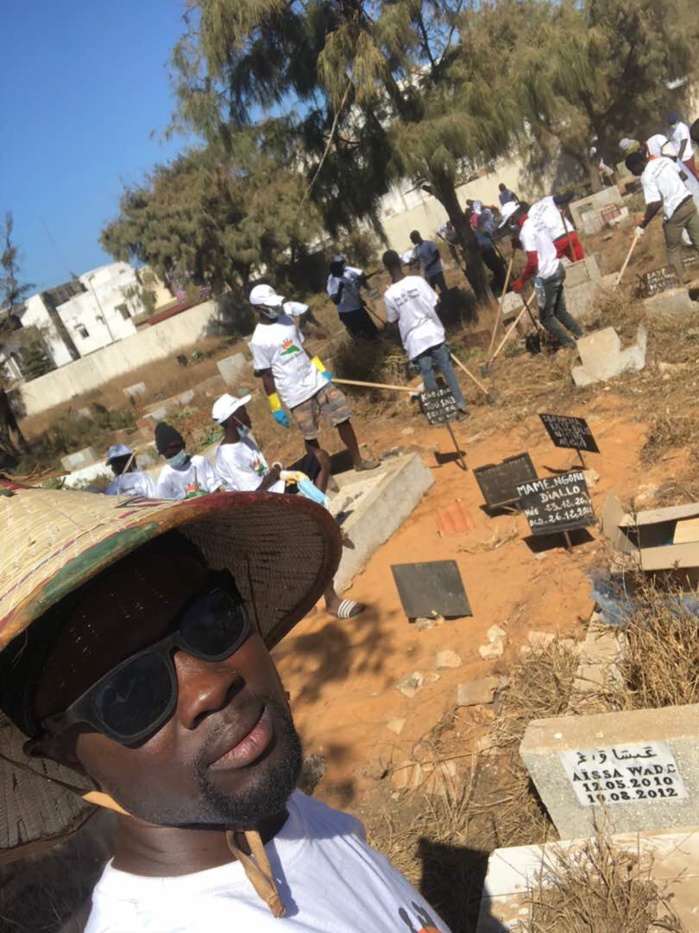 Les images du désherbage du cimetière de Yoff par l’association Intérêt Général Les images du désherbage du cimetière de Yoff par l’association Intérêt Général