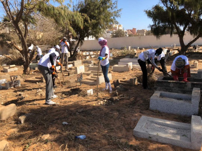 Les images du désherbage du cimetière de Yoff par l’association Intérêt Général Les images du désherbage du cimetière de Yoff par l’association Intérêt Général