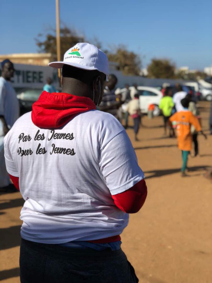 Les images du désherbage du cimetière de Yoff par l’association Intérêt Général Les images du désherbage du cimetière de Yoff par l’association Intérêt Général