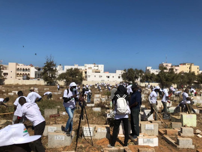 Les images du désherbage du cimetière de Yoff par l’association Intérêt Général Les images du désherbage du cimetière de Yoff par l’association Intérêt Général
