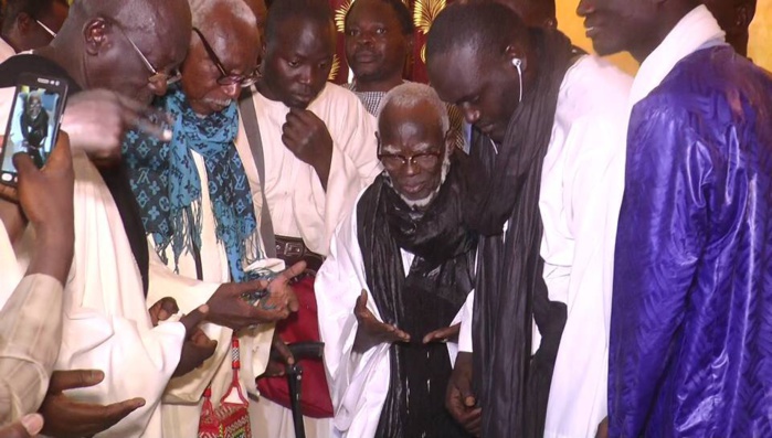 TOUBA- Le Khalife Général des Mourides présente ses condoléances à la famille de Serigne Sidi Mokhtar Mbacké TOUBA- Le Khalife Général des Mourides présente ses condoléances à la famille de Serigne Sidi Mokhtar Mbacké