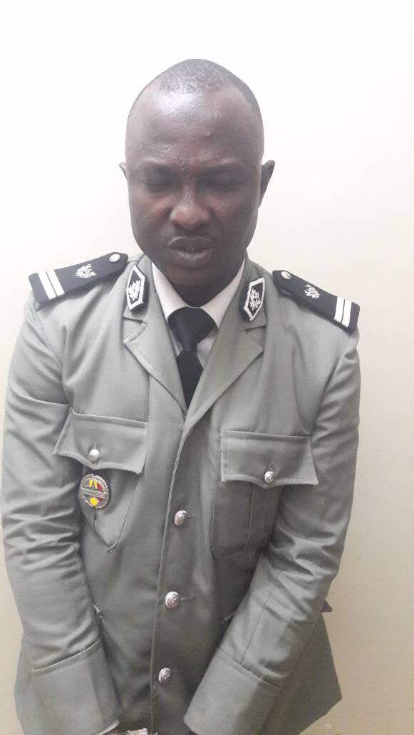 Un faux douanier arrêté par les gendarmes de la Section de recherche de Dakar (images)