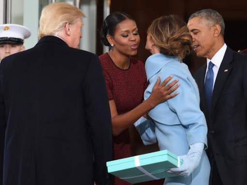 Michelle Obama revient sur la grosse gêne qui a suivi ce geste de Melania