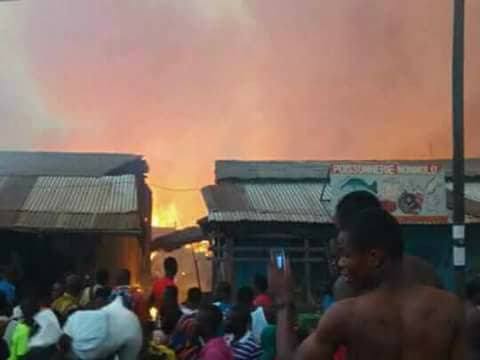 Heurts entre militants de Cellou Dalein et forces de l’ordre : Conakry à feu et à sang ce mercredi (images choquantes) Heurts entre militants de Cellou Dalein et forces de l’ordre : Conakry à feu et à sang ce mercredi (images choquantes)