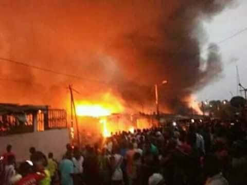 Heurts entre militants de Cellou Dalein et forces de l’ordre : Conakry à feu et à sang ce mercredi (images choquantes) Heurts entre militants de Cellou Dalein et forces de l’ordre : Conakry à feu et à sang ce mercredi (images choquantes)