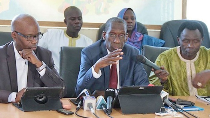 Le FPDR accuse Macky Sall de vouloir mettre en place une machine de fraude et de confiscation de la volonté populaire à la prochaine élection présidentielle de 2019 Le FPDR accuse Macky Sall de vouloir mettre en place une machine de fraude et de confiscation de la volonté populaire à la prochaine élection présidentielle de 2019