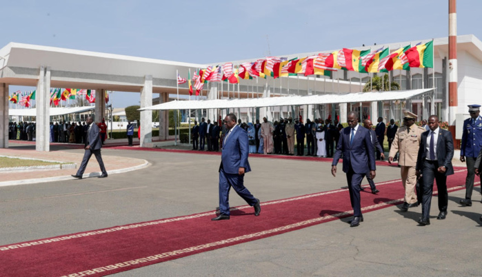 Les images de l'arrivée du Président George Weah à l'aéroport militaire Léopold Sédar Senghor
