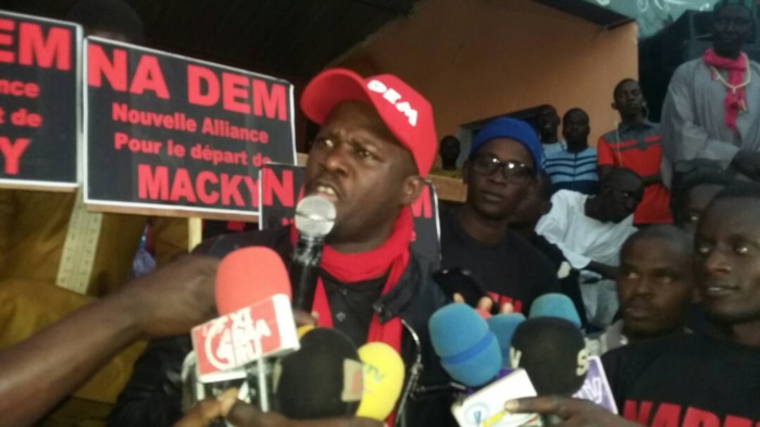 Mohamed Lamine Massaly : « Au mois de juin, si Macky Sall ne livre pas 5 millions de cartes d'électeur, nous allons marcher vers le palais pour les lui réclamer » Mohamed Lamine Massaly : « Au mois de juin, si Macky Sall ne livre pas 5 millions de cartes d'électeur, nous allons marcher vers le palais pour les lui réclamer »