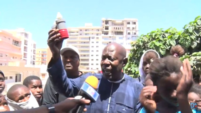Gaz lacrymogène à l’intérieur d’une école : voici les images qui accablent la Police nationale Gaz lacrymogène à l’intérieur d’une école : voici les images qui accablent la Police nationale