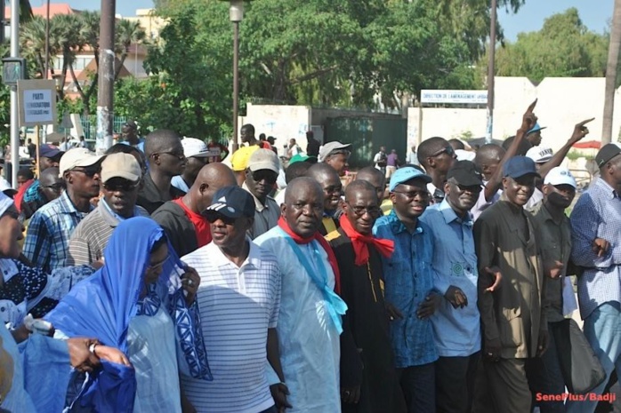 Oumar Sarr et ses camarades de l’opposition exercent un droit garanti par la Constitution sénégalaise. Leur interpellation au cours d’une marche pacifique ne répond pas aux exigences d’une société démocratique. Oumar Sarr et ses camarades de l’opposition exercent un droit garanti par la Constitution sénégalaise. Leur interpellation au cours d’une marche pacifique ne répond pas aux exigences d’une société démocratique.