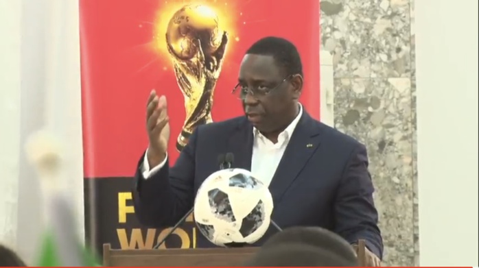 Le trophée de la la Coupe du Monde brandi au Palais par le président Macky Sall