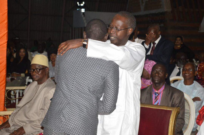 SOIRÉE "COMEVA" AU CICES : Pape Diouf fait danser les autorités dont le Premier ministre SOIRÉE "COMEVA" AU CICES : Pape Diouf fait danser les autorités dont le Premier ministre