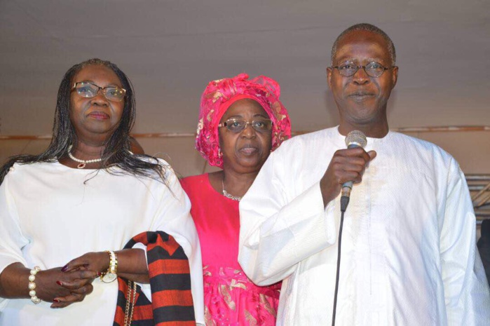 SOIRÉE "COMEVA" AU CICES : Pape Diouf fait danser les autorités dont le Premier ministre SOIRÉE "COMEVA" AU CICES : Pape Diouf fait danser les autorités dont le Premier ministre