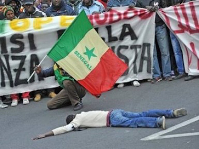 Émigration / Diaspora : Le calvaire de la communauté sénégalaise, entre tracasseries et répressions policière. Que fait l’État ? Émigration / Diaspora : Le calvaire de la communauté sénégalaise, entre tracasseries et répressions policière. Que fait l’État ?