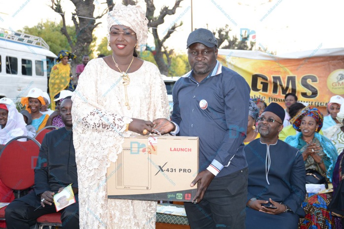 Les Images de la journée de consultation médicale gratuite, de remise de financements aux femmes et d'équipements aux jeunes organisée par GMS