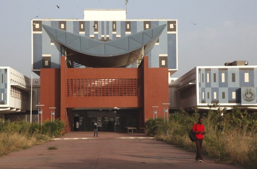 En déclarant l'Université Cheikh Anta Diop première en Afrique francophone, Mary Teuw Niane a tout faux selon Africa Check
