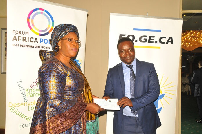 FOGECA : Remise des fonds octroyés par M. James Ndambo