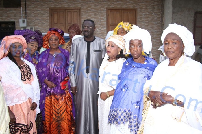 (Images) Le Dr Pape Abdoulaye Seck offre 3 billets pour la Mecque aux femmes de la Médina