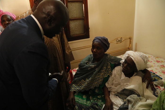 Présentation de condoléances chez Serigne Diagne : Idy dévoile un pan de sa jeunesse auprès de la famille Présentation de condoléances chez Serigne Diagne : Idy dévoile un pan de sa jeunesse auprès de la famille