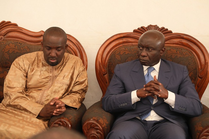 Présentation de condoléances chez Serigne Diagne : Idy dévoile un pan de sa jeunesse auprès de la famille Présentation de condoléances chez Serigne Diagne : Idy dévoile un pan de sa jeunesse auprès de la famille