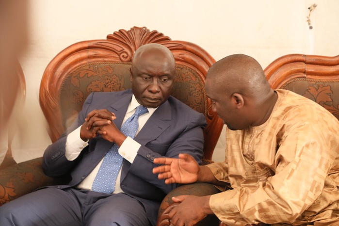 Présentation de condoléances chez Serigne Diagne : Idy dévoile un pan de sa jeunesse auprès de la famille Présentation de condoléances chez Serigne Diagne : Idy dévoile un pan de sa jeunesse auprès de la famille