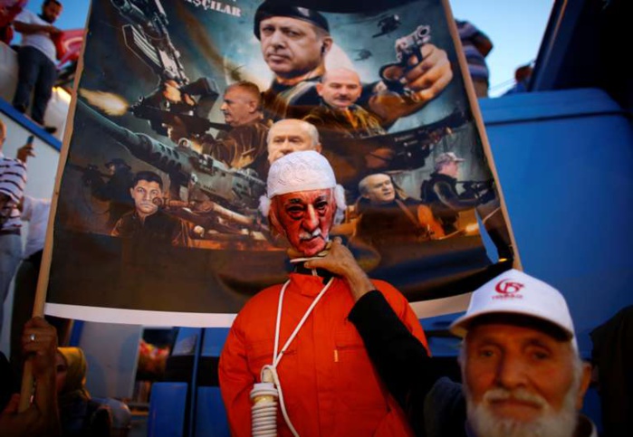 Trois partisans présumés de Gülen arrêtés au Gabon et ramenés enTurquie Trois partisans présumés de Gülen arrêtés au Gabon et ramenés enTurquie