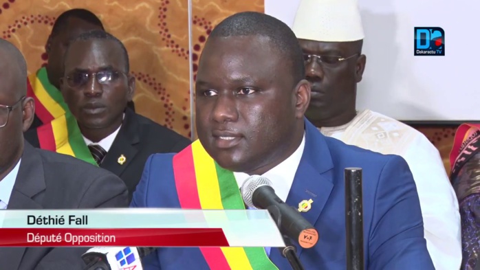 Déthié Fall boude l’Assemblée nationale pour rejoindre Idrissa Seck au commissariat du 4ème arrondissement Déthié Fall boude l’Assemblée nationale pour rejoindre Idrissa Seck au commissariat du 4ème arrondissement