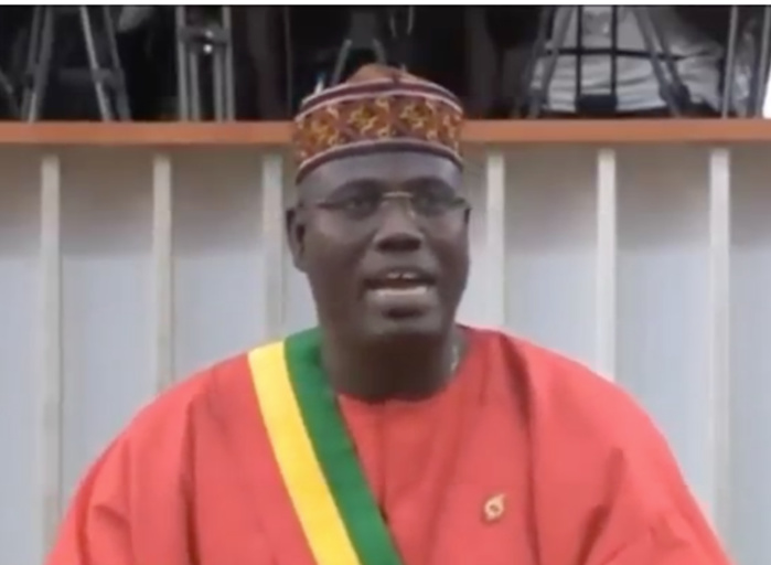 Assemblée nationale / Cheikh Abdou Bara Dolly au ministre Ismaïla Madior Fall : "Je sais que si cette loi ne passe pas, tu seras viré " Assemblée nationale / Cheikh Abdou Bara Dolly au ministre Ismaïla Madior Fall : "Je sais que si cette loi ne passe pas, tu seras viré "