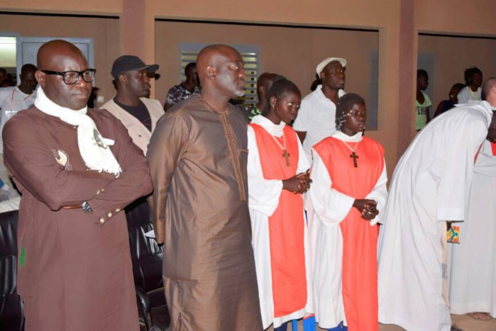 GANDIAYE-  POPENGUINE- Pape Demba Bitèye équipe les 2000 marcheurs et revient sur l'importance que le Président Sall accorde à la jeunesse.