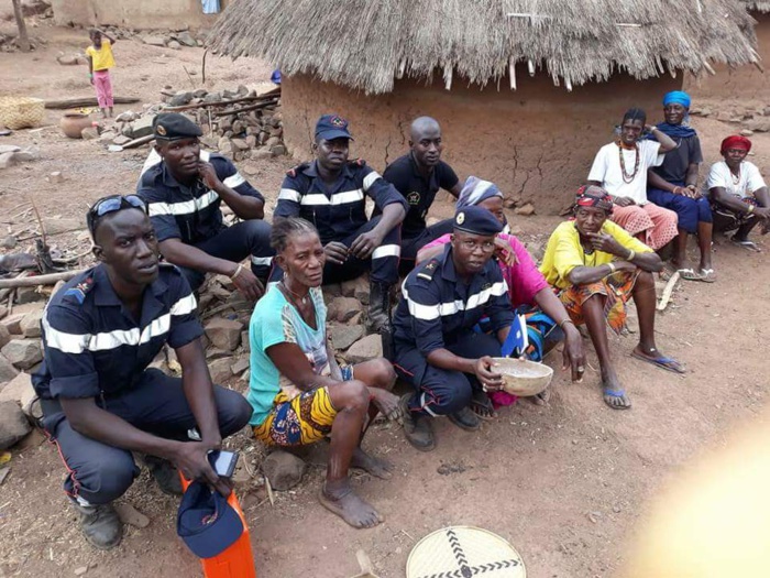 Kédougou : Spectaculaire opération de sauvetage à Iwol à 493 m d’altitude au-dessus du village de Ibel. Kédougou : Spectaculaire opération de sauvetage à Iwol à 493 m d’altitude au-dessus du village de Ibel.