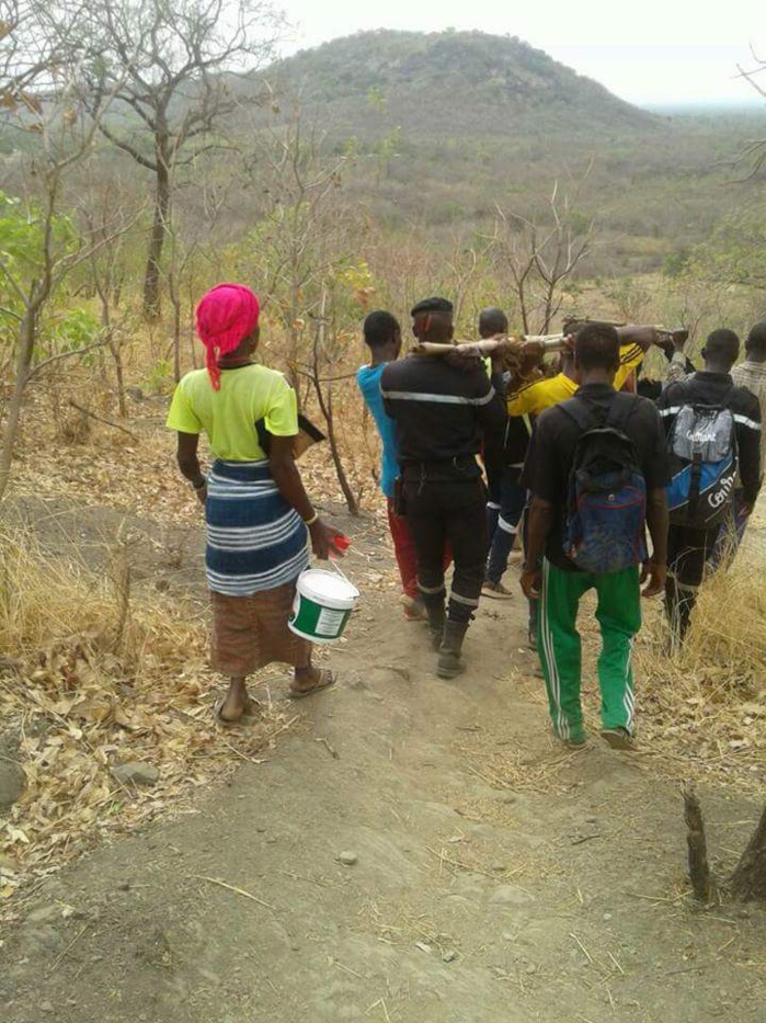 Kédougou : Spectaculaire opération de sauvetage à Iwol à 493 m d’altitude au-dessus du village de Ibel. Kédougou : Spectaculaire opération de sauvetage à Iwol à 493 m d’altitude au-dessus du village de Ibel.