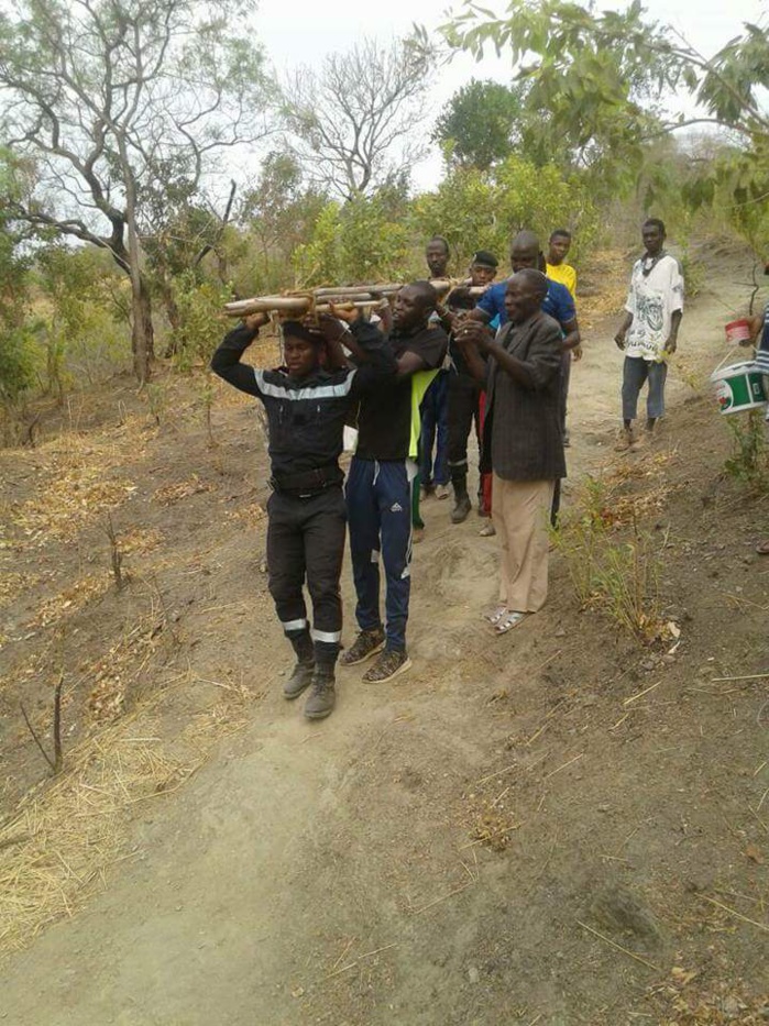 Kédougou : Spectaculaire opération de sauvetage à Iwol à 493 m d’altitude au-dessus du village de Ibel. Kédougou : Spectaculaire opération de sauvetage à Iwol à 493 m d’altitude au-dessus du village de Ibel.