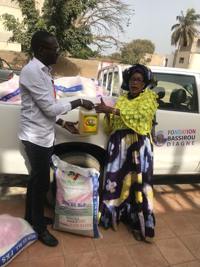 Ramadan : la Fondation Bassirou Diagne offre des kits à 350 familles démunies Ramadan : la Fondation Bassirou Diagne offre des kits à 350 familles démunies