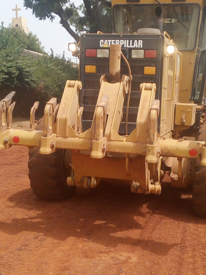 PROMOVILLES MBOUR : L'État décaisse 10,4 milliards pour 16km de route. PROMOVILLES MBOUR : L'État décaisse 10,4 milliards pour 16km de route.