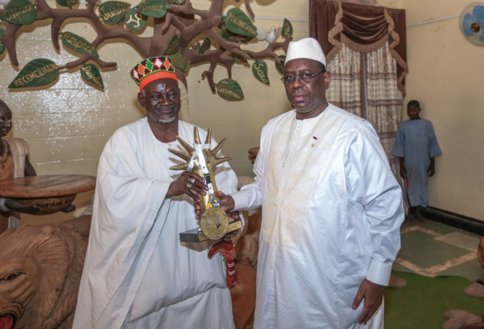 Ouagadougou : le chef de l’Etat a rendu une visite de courtoisie à l’empereur des Mossis (images) Ouagadougou : le chef de l’Etat a rendu une visite de courtoisie à l’empereur des Mossis (images)