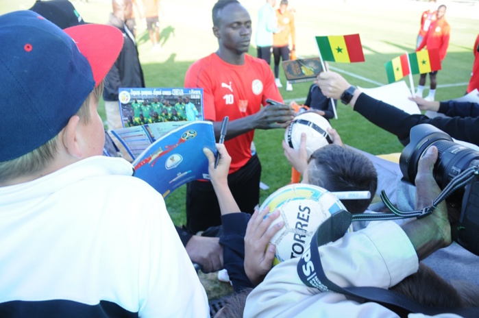 Deuxième galop : Sadio Mané offre du spectacle aux jeunes de Kaluga Deuxième galop : Sadio Mané offre du spectacle aux jeunes de Kaluga