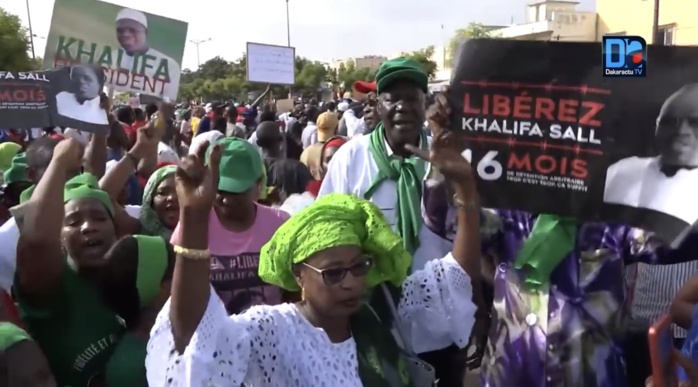 La manif’ de l’opposition vire à la division : Karismistes et partisans du maire de Dakar se disputent le khalifat La manif’ de l’opposition vire à la division : Karismistes et partisans du maire de Dakar se disputent le khalifat