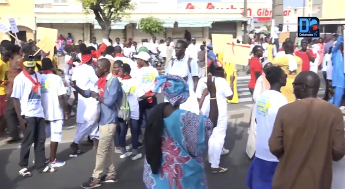 Rfi confirme Dakaractu : « La marche de l'opposition s'est transformée en meeting pro Karim Wade » Rfi confirme Dakaractu : « La marche de l'opposition s'est transformée en meeting pro Karim Wade »
