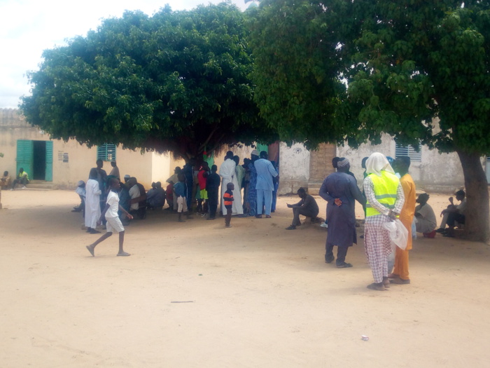 Kaolack : Le domicile de Imam Aliou Ndao assailli par la population pour son accueil Kaolack : Le domicile de Imam Aliou Ndao assailli par la population pour son accueil
