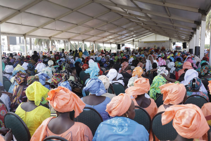 Assemblée générale de la Plateforme des femmes And Jéego: La Place de la nation refuse du monde Assemblée générale de la Plateforme des femmes And Jéego: La Place de la nation refuse du monde