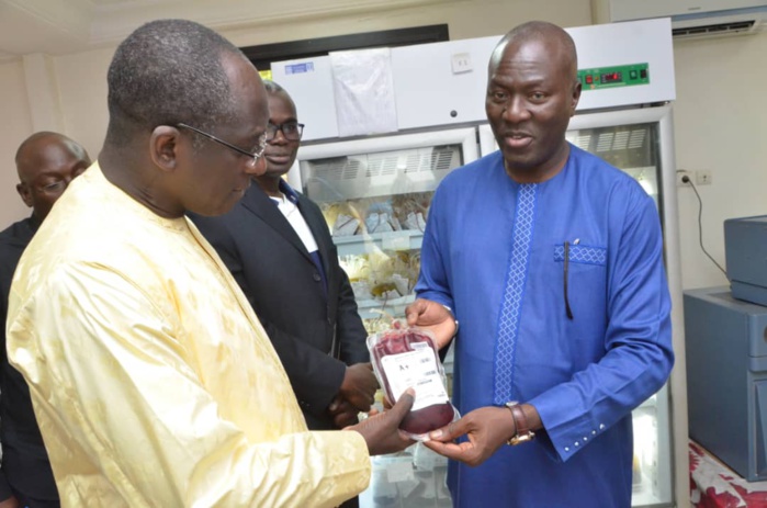 CNTS : Abdoulaye Diouf se réjouit du stock suffisant des poches de sang CNTS : Abdoulaye Diouf se réjouit du stock suffisant des poches de sang