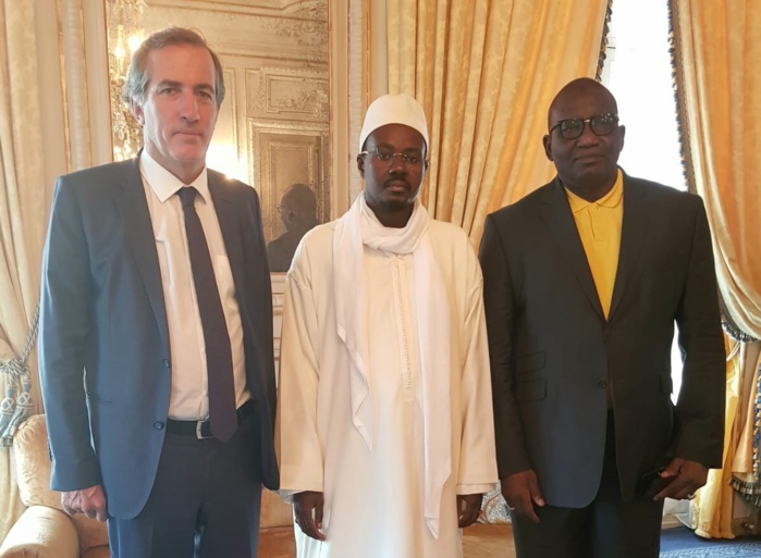 EN VISITE EN FRANCE - Cheikh Bass reçoit S.E Bigot quelques heures après la rocambolesque affaire d' escroquerie aux visas
