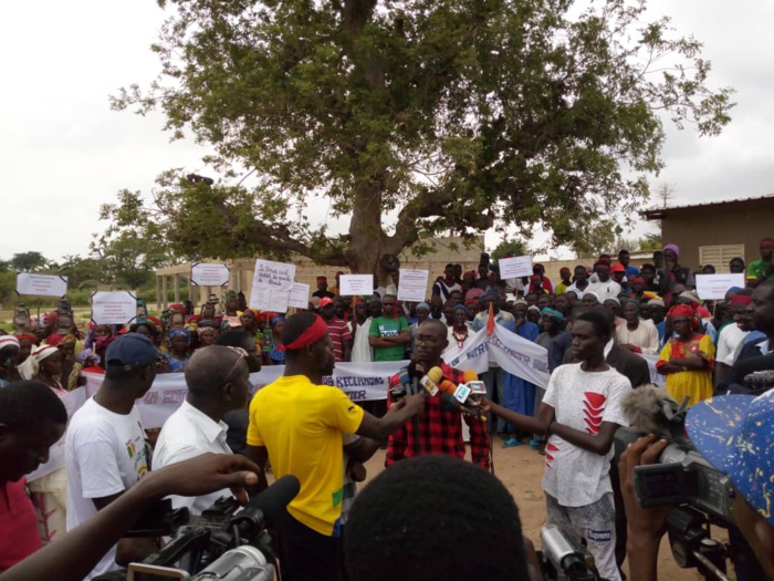 NDIAGANIAO : Marche des populations de Ndiandiaye qui réclament l'électricité au quartier Ndoude NDIAGANIAO : Marche des populations de Ndiandiaye qui réclament l'électricité au quartier Ndoude