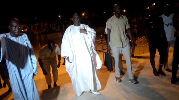 VISITE PRIVÉE DU PRÉSIDENT À TOUBA - Un tête-à-tête de 90 mns avec le Khalife VISITE PRIVÉE DU PRÉSIDENT À TOUBA - Un tête-à-tête de 90 mns avec le Khalife