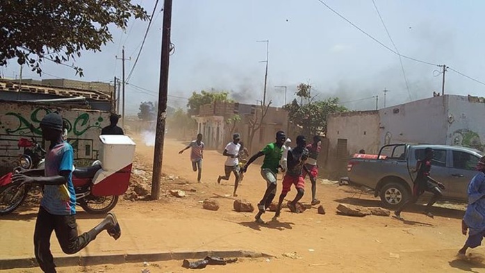 Marche de protestation des populations de Diamniadio contre le bradage foncier : Yoro Fall, leader de l’Union pour l’émergence, arrêté Marche de protestation des populations de Diamniadio contre le bradage foncier : Yoro Fall, leader de l’Union pour l’émergence, arrêté